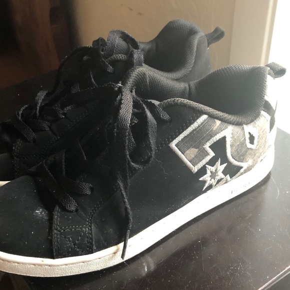 DC black suede graphic court shoe size 7.5 - Picture 1 of 7